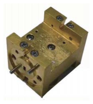 220GHz 三倍频功率源模块
